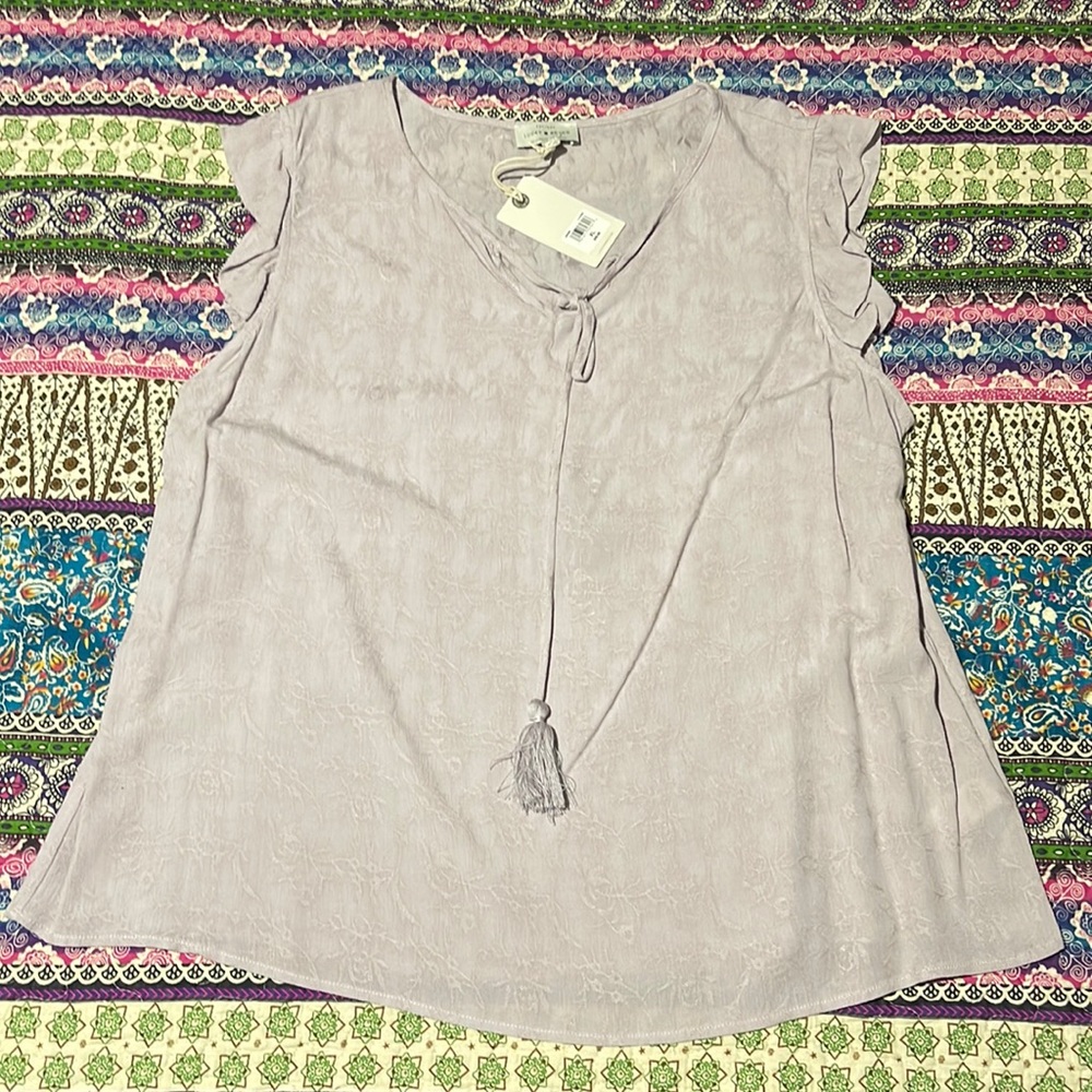 Ladies sleeveless shirt